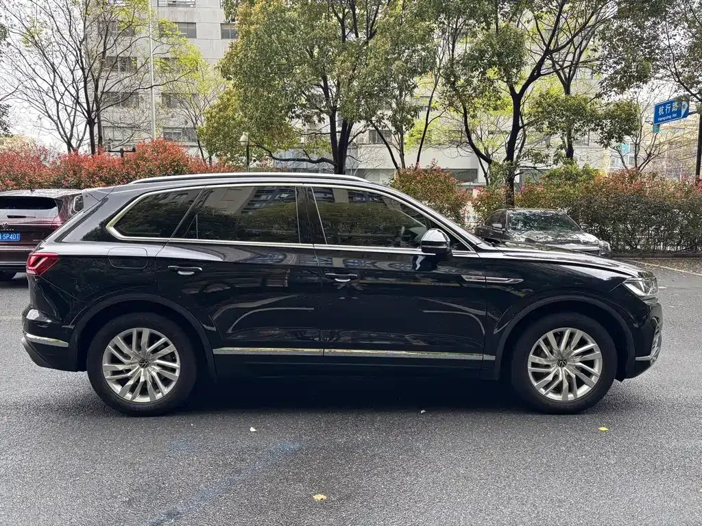 Volkswagen Touareg 2021 из CN, фото 2