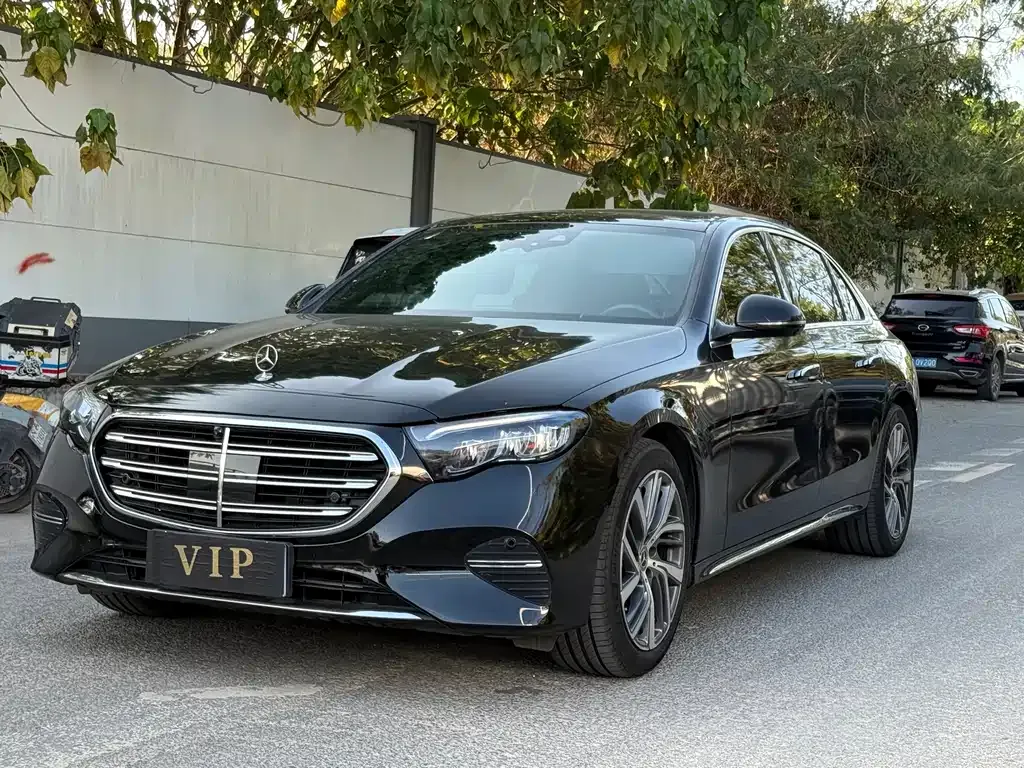 Mercedes-Benz E-Class — фото 1