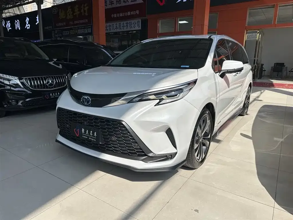 Toyota Granvia 2023 из CN, фото 1