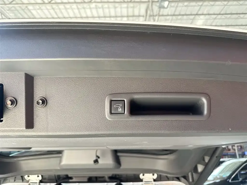 Toyota Granvia 2023 из CN, фото 4
