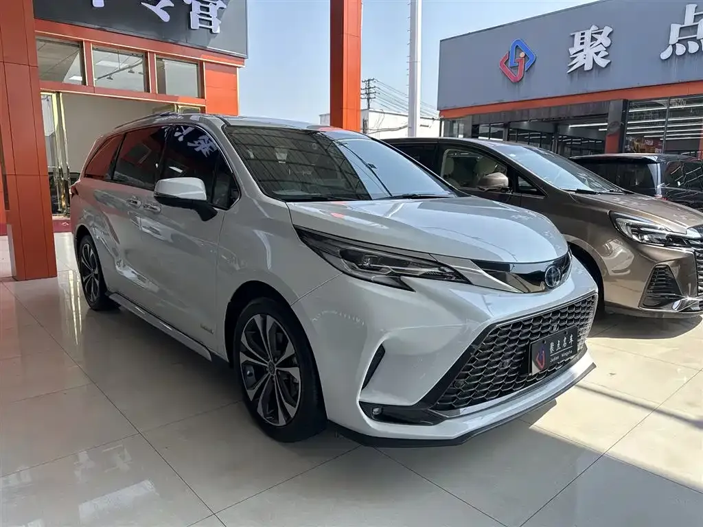 Toyota Granvia 2023 из CN, фото 2