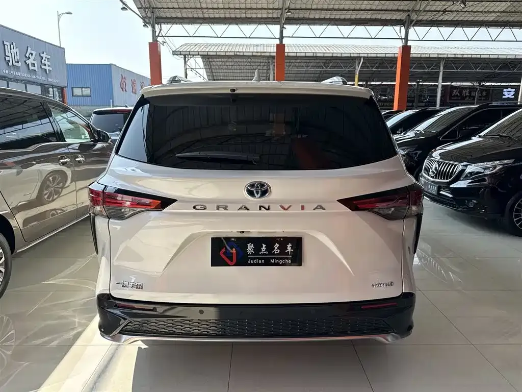 Toyota Granvia 2023 из CN, фото 9