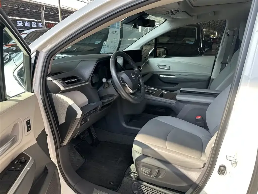 Toyota Granvia 2023 из CN, фото 5