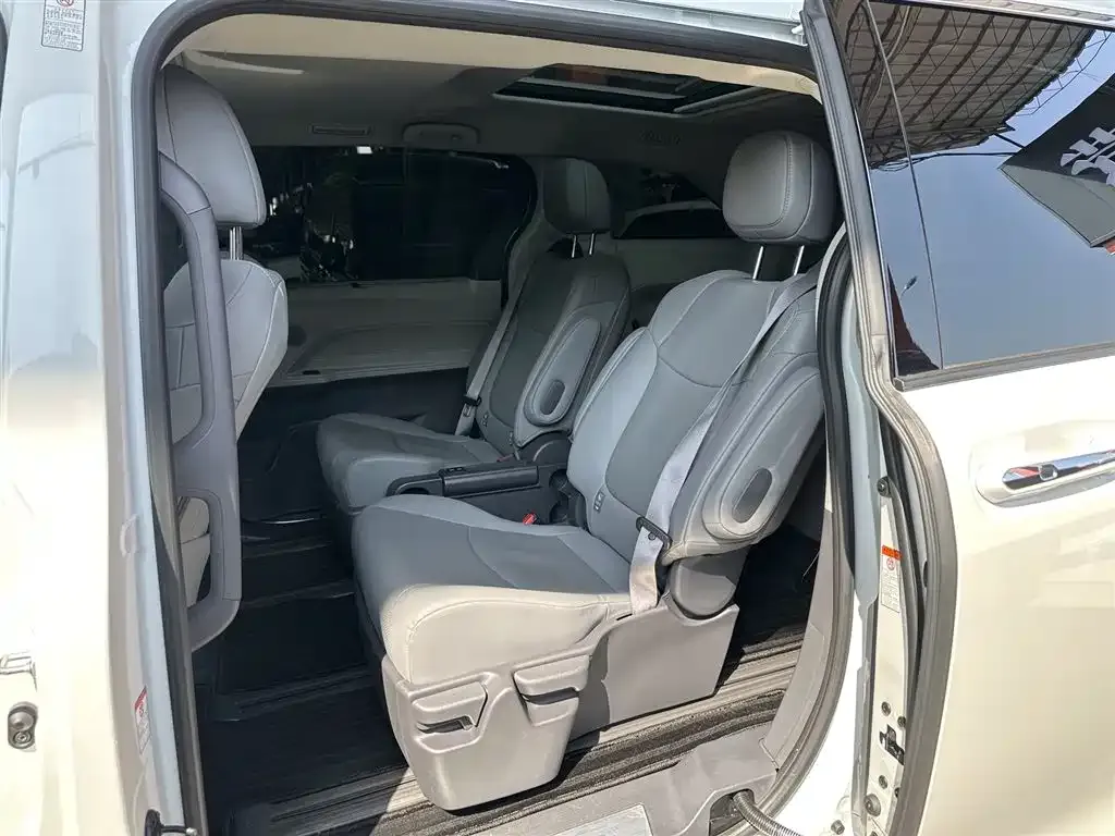 Toyota Granvia 2023 из CN, фото 6