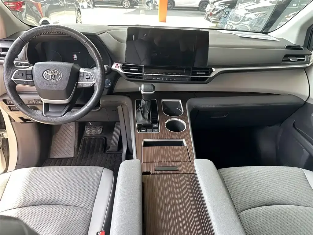 Toyota Granvia 2023 из CN, фото 10