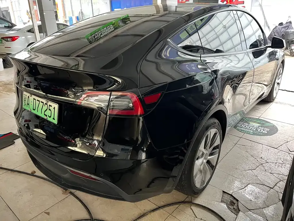 Tesla Model Y — фото 10