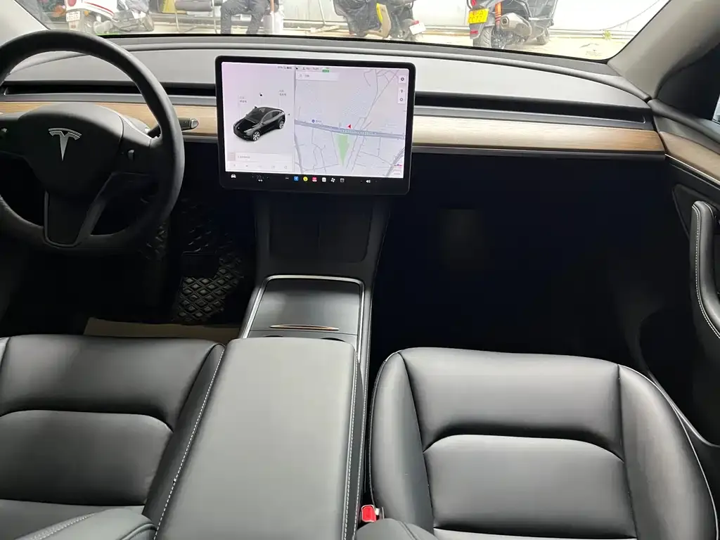 Tesla Model Y — фото 4