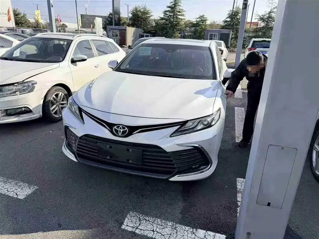 Toyota Camry 2023 из CN, фото 1