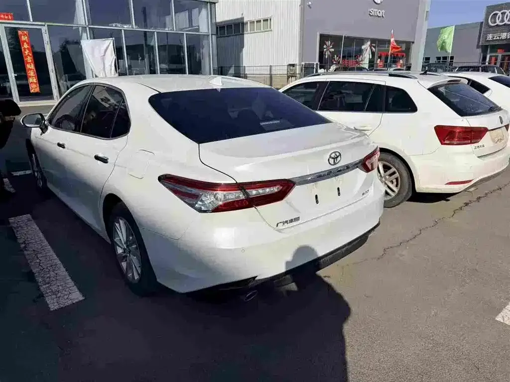 Toyota Camry 2023 из CN, фото 2