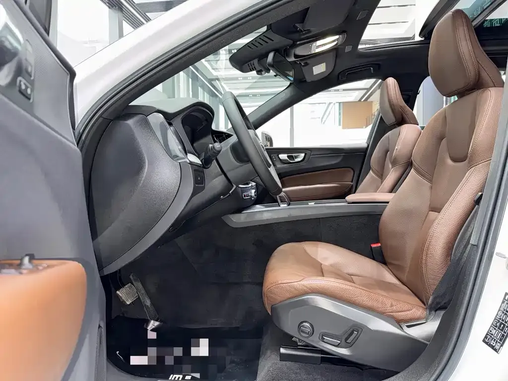 Volvo XC60 2022 из CN, фото 4