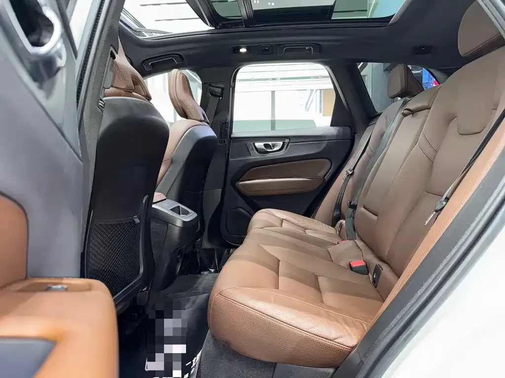 Volvo XC60 2022 из CN, фото 3