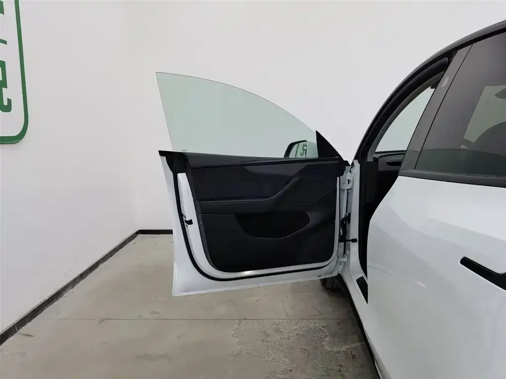 Tesla Model Y 2025 из CN, фото 7