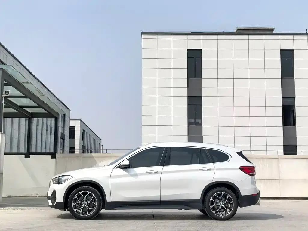 BMW X1 — фото 5