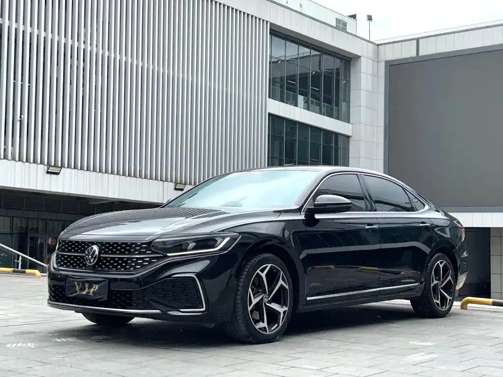 Volkswagen Passat — фото 1
