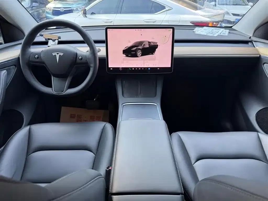 Tesla Model Y — фото 6