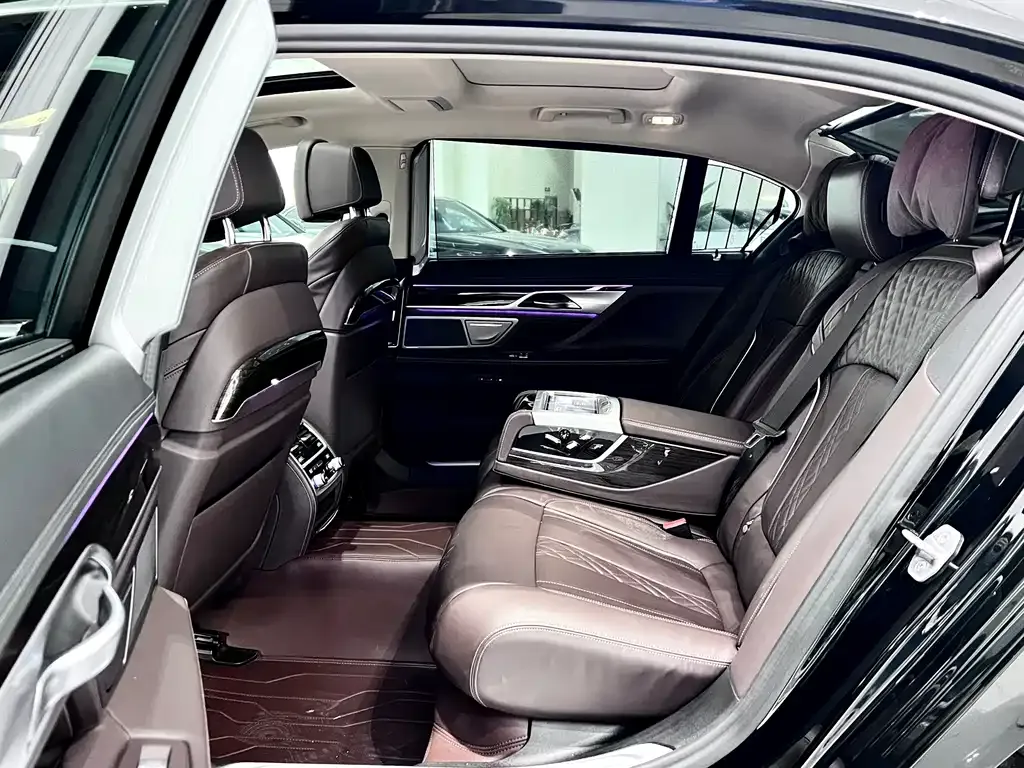 BMW 7 Series — фото 10