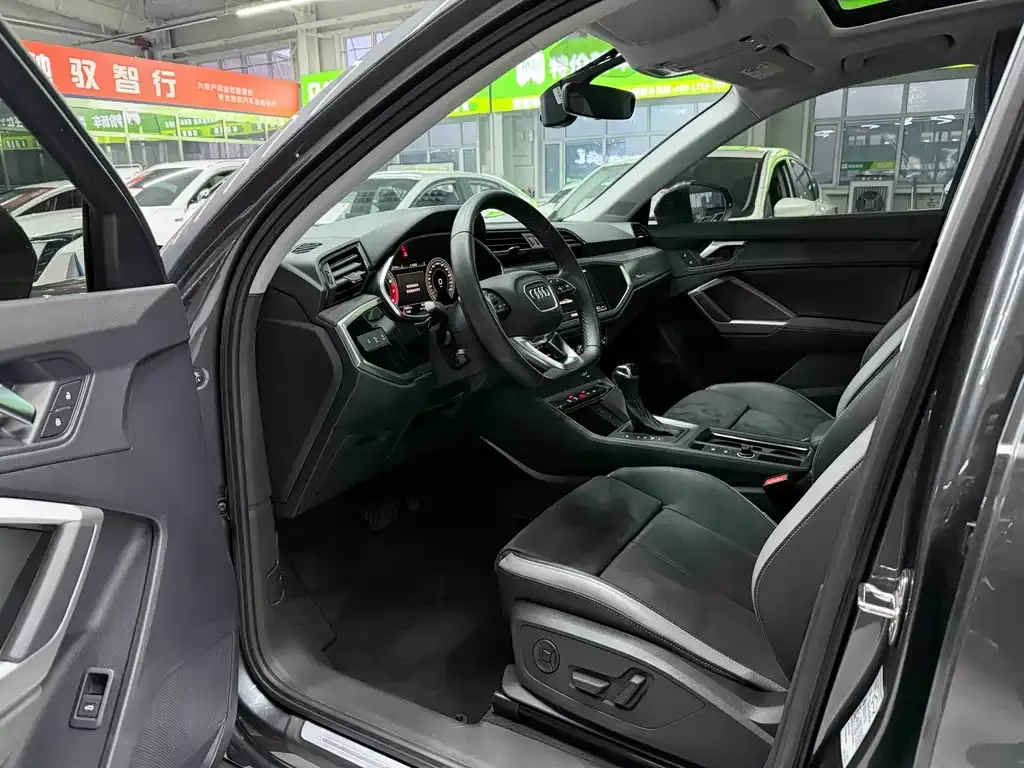 Audi Q3 2023 из CN, фото 4