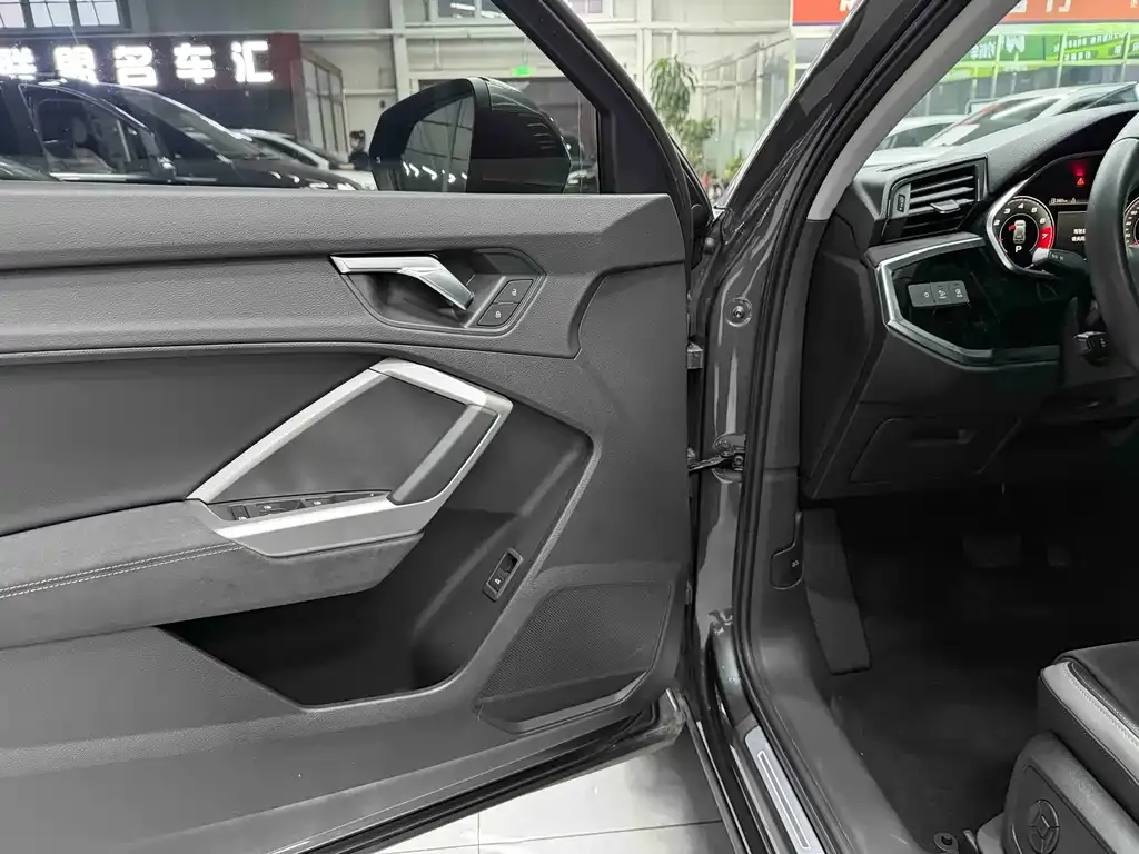 Audi Q3 2023 из CN, фото 10