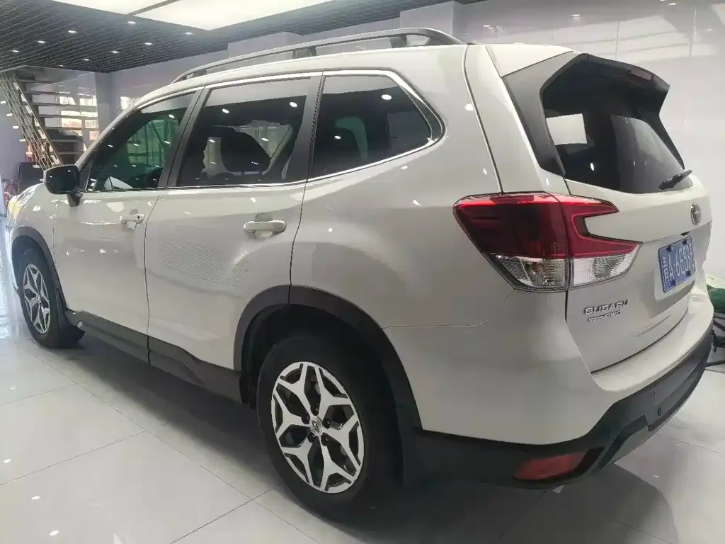 Subaru Forester — фото 5