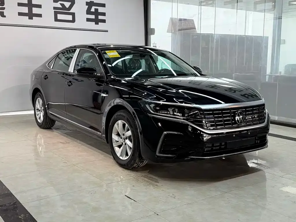 Volkswagen Passat New Energy — фото 3