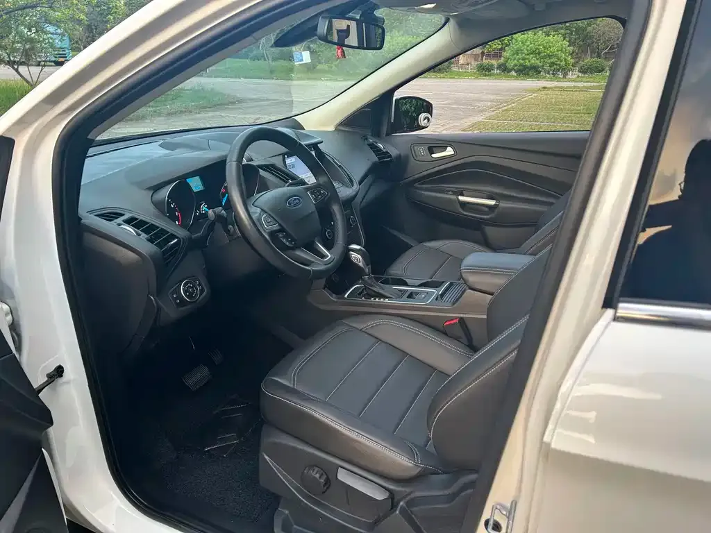 Ford Kuga 2021 из CN, фото 3