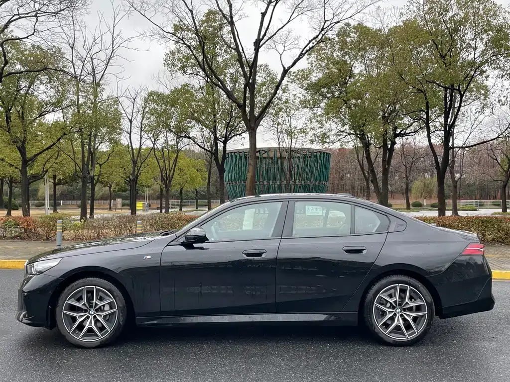 BMW 5 Series (Import) 2025 из CN, фото 10