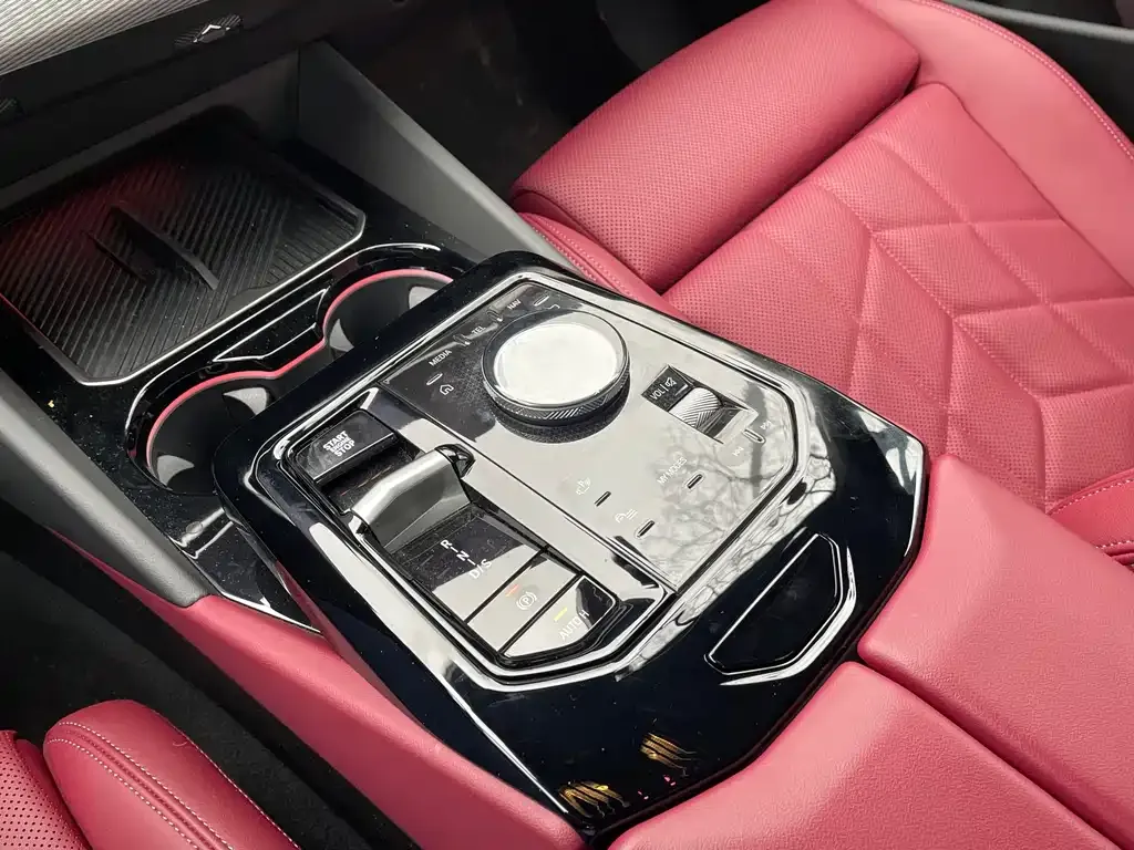 BMW 5 Series (Import) 2025 из CN, фото 6