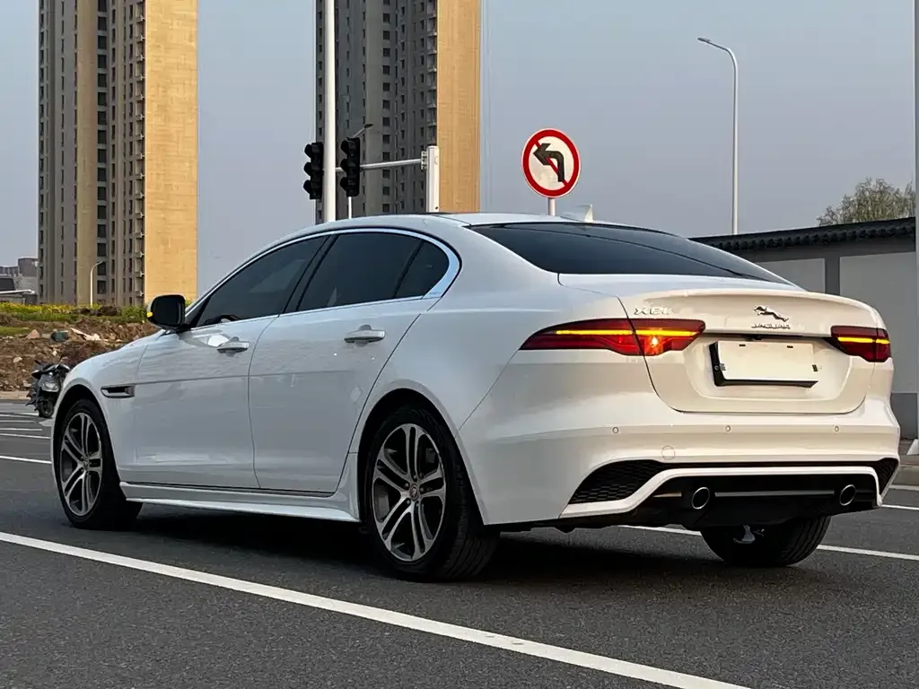 Jaguar XEL — фото 2