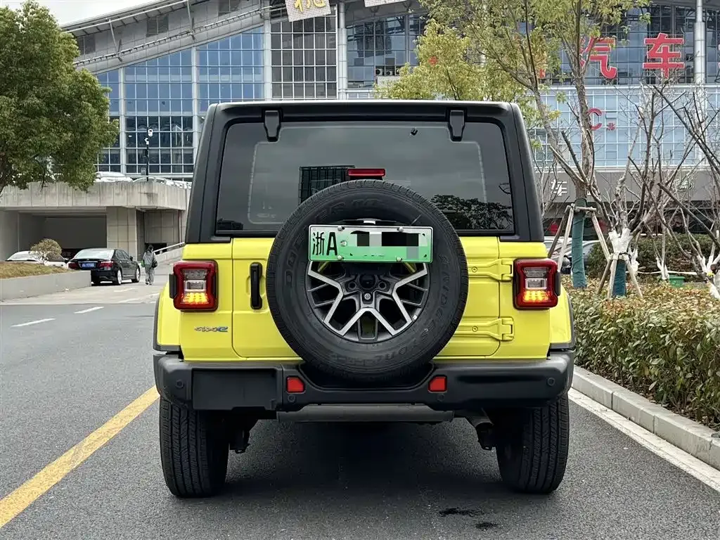 Jeep Wrangler PHEV — фото 8
