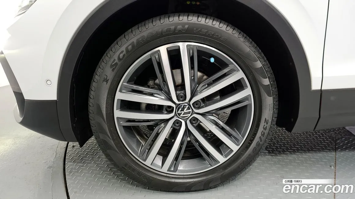 Volkswagen Tiguan — фото 9