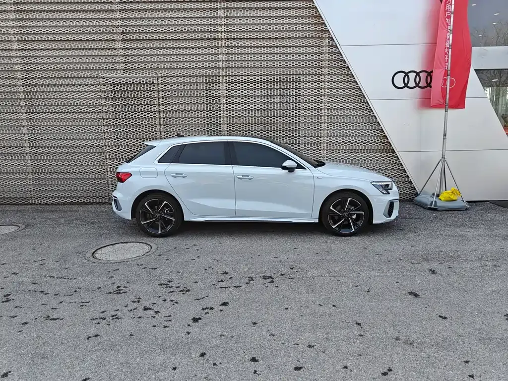 Audi A3 2024 из CN, фото 7
