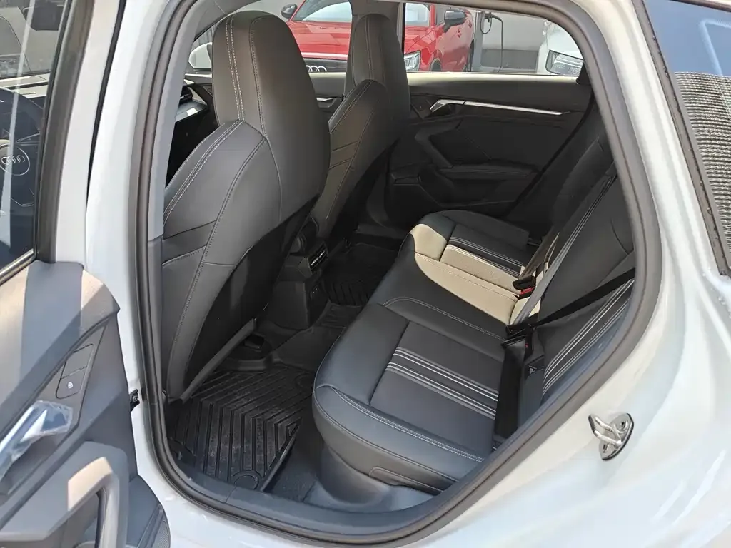 Audi A3 2024 из CN, фото 5