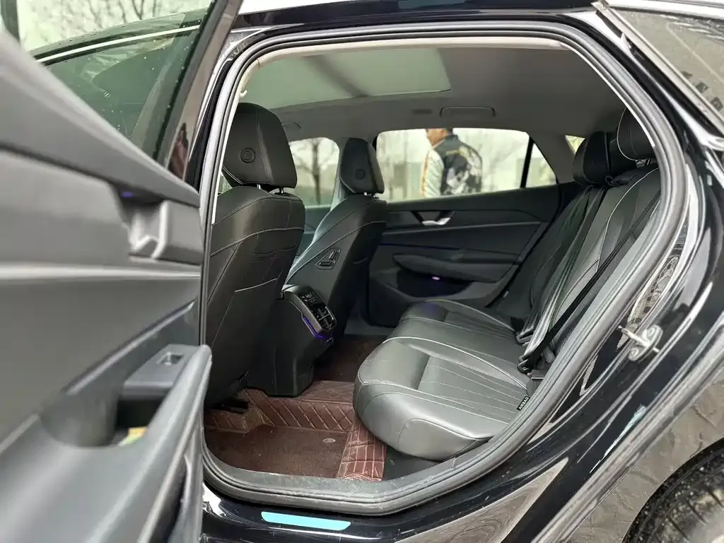 Volkswagen Passat 2025 из CN, фото 3