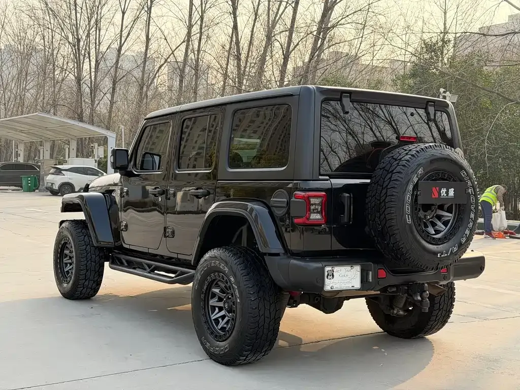 Jeep Wrangler — фото 8