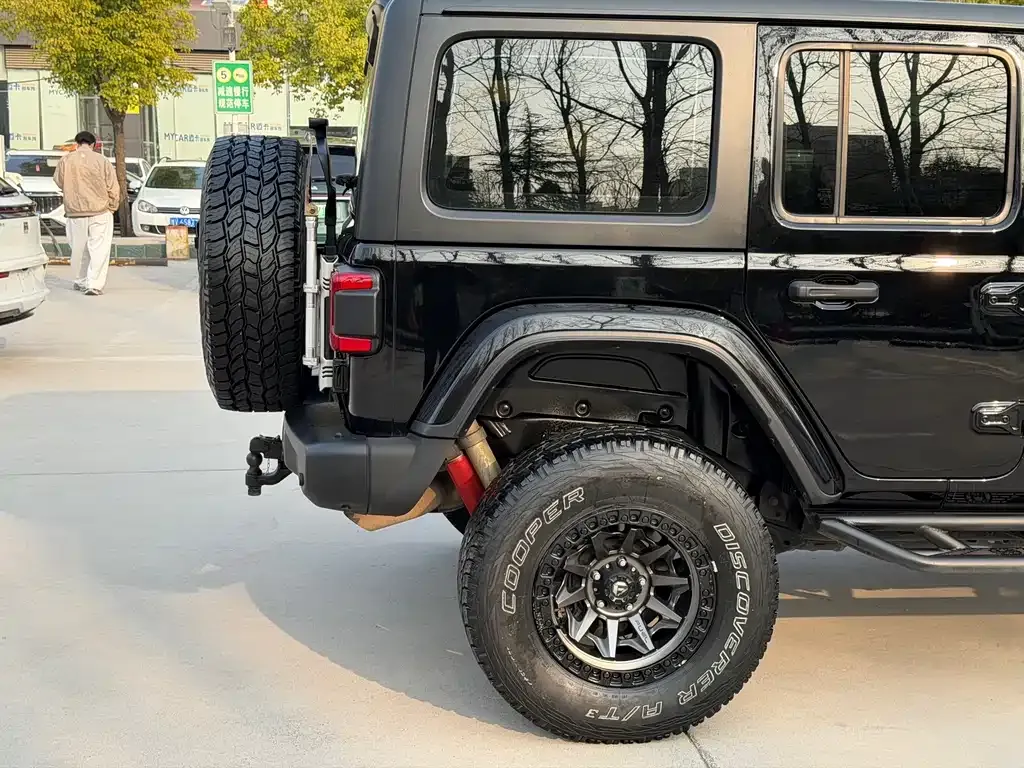 Jeep Wrangler — фото 6