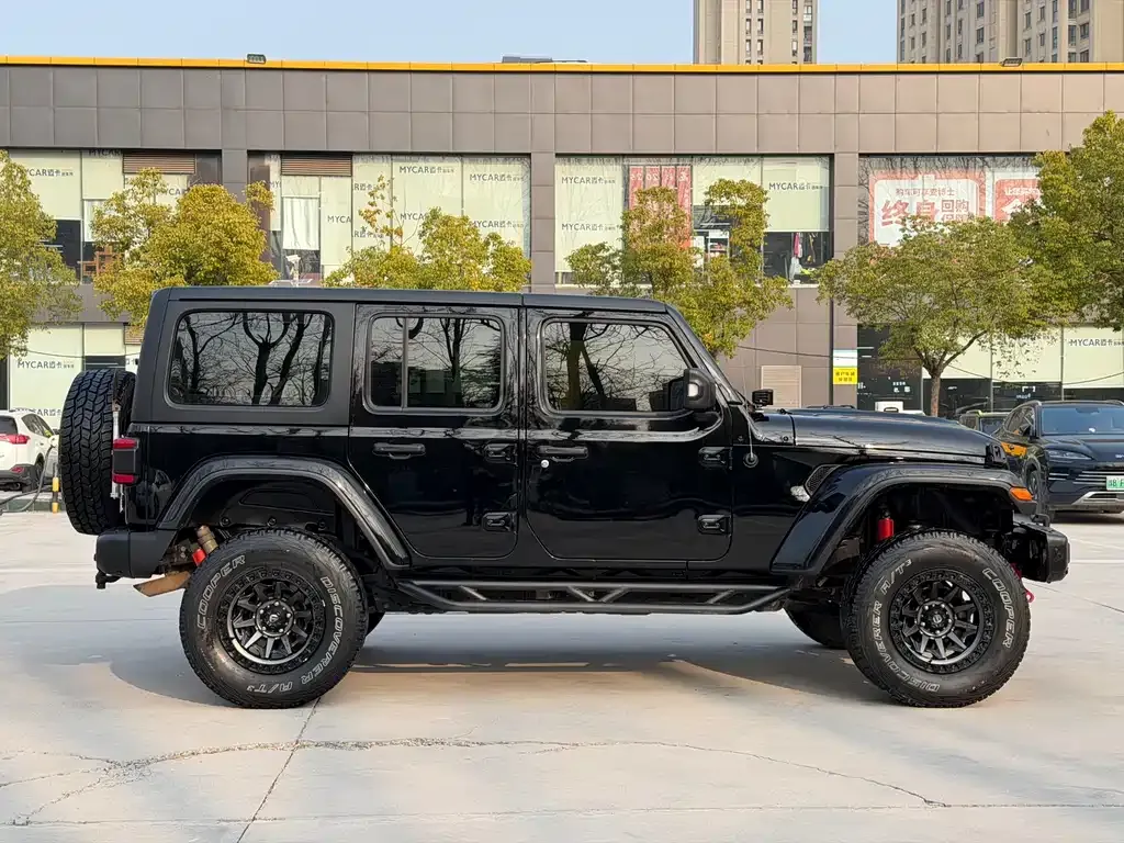 Jeep Wrangler — фото 7