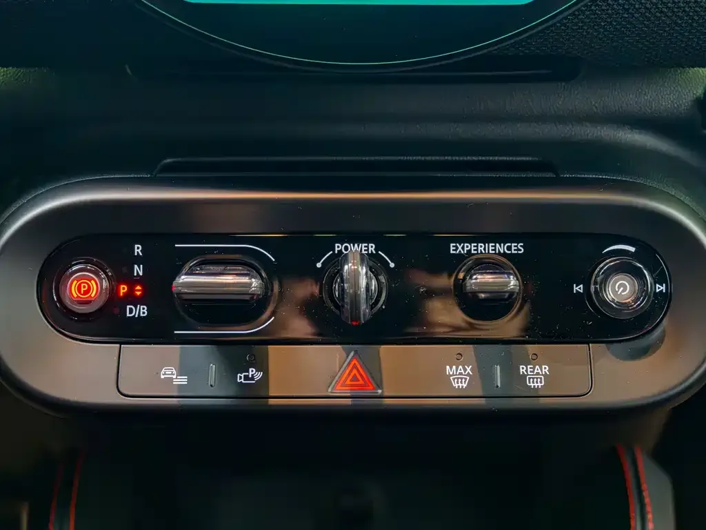 MINI JCW Electric 2025 из CN, фото 4