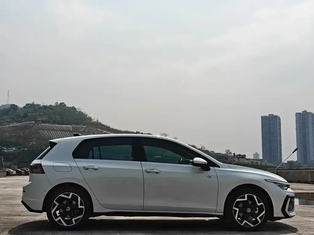 Volkswagen Golf 2025 из CN, фото 5