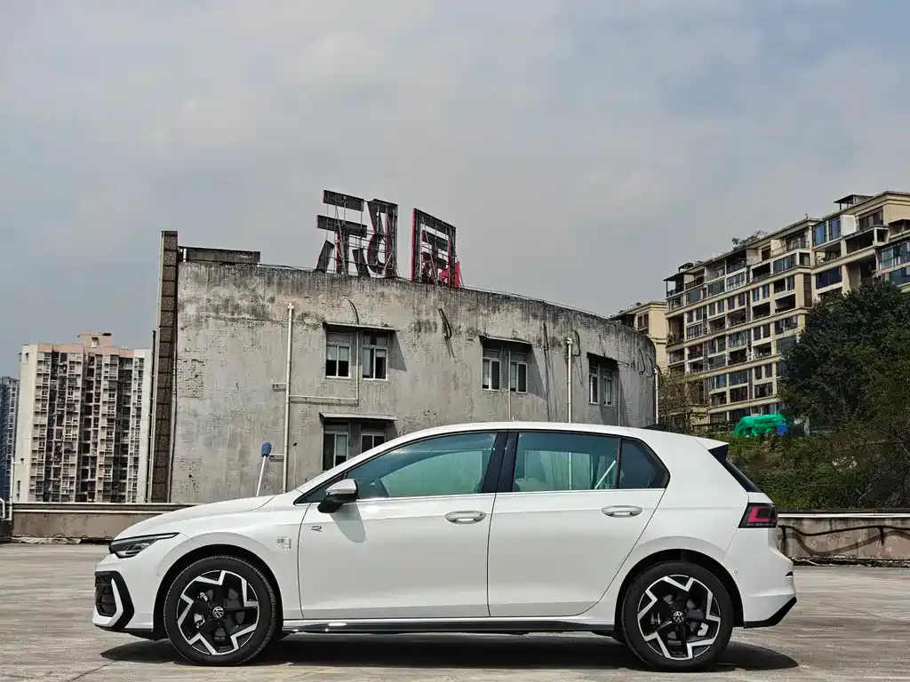 Volkswagen Golf 2025 из CN, фото 10