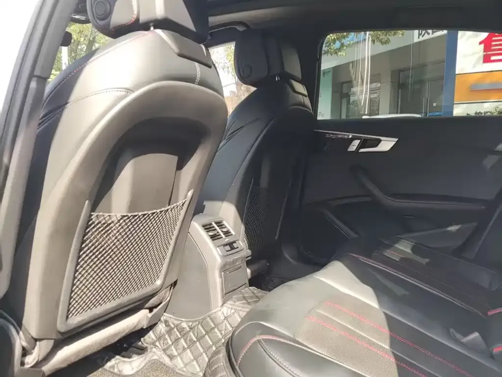 Audi A4L 2025 из CN, фото 2