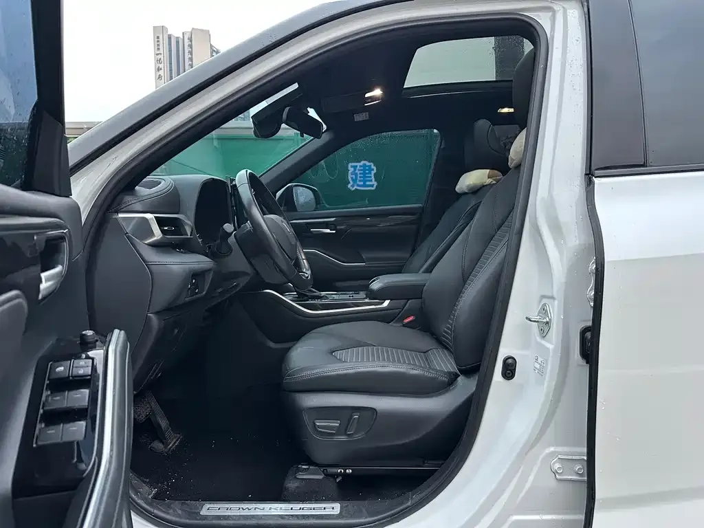 Toyota Crown Kluger 2024 из CN, фото 6