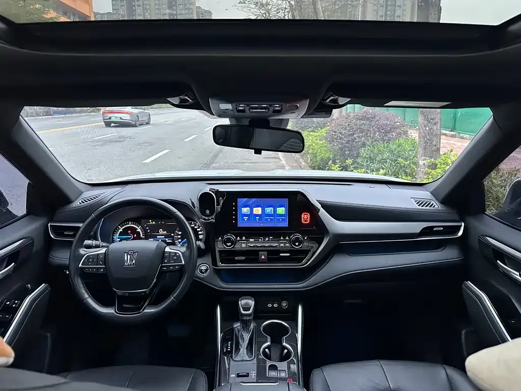 Toyota Crown Kluger 2024 из CN, фото 2
