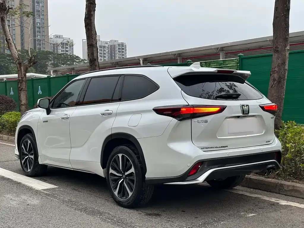 Toyota Crown Kluger 2024 из CN, фото 3