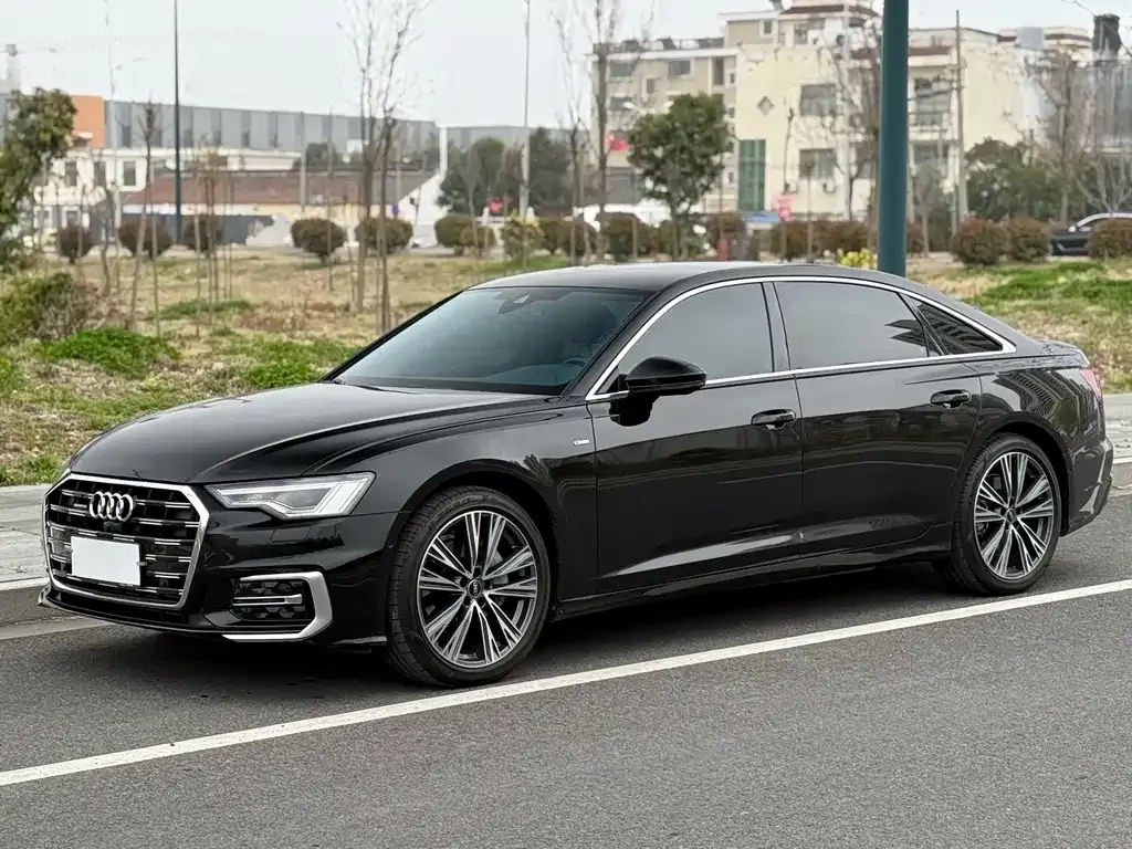 Audi A6L — фото 1