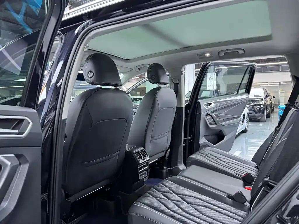 Volkswagen Tiguan L 2023 из CN, фото 7