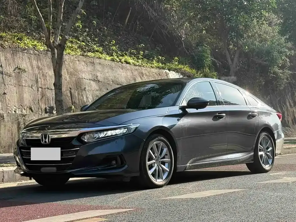 Honda Accord — фото 1