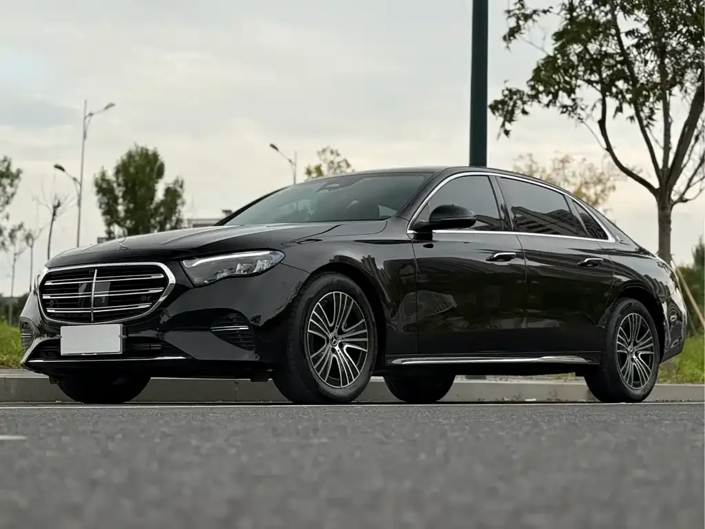 Mercedes-Benz E-Class — фото 2