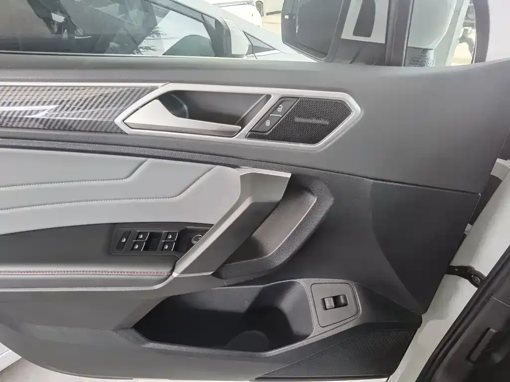 Volkswagen Tiguan L 2023 из CN, фото 7