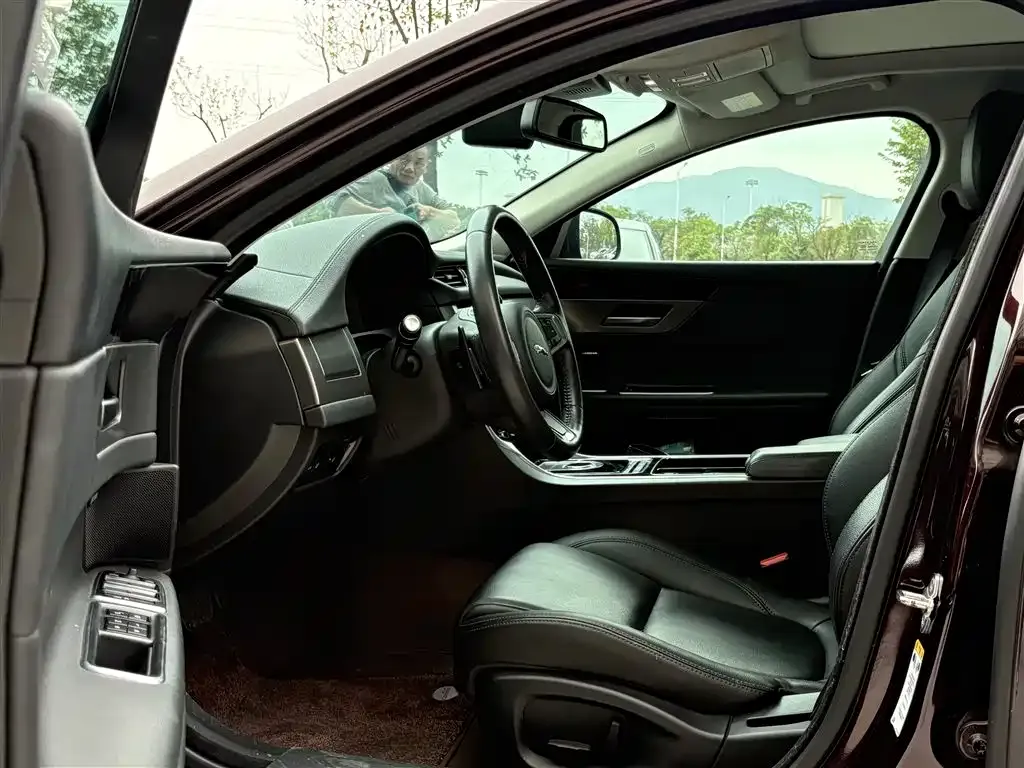 Jaguar XFL 2021 из CN, фото 9