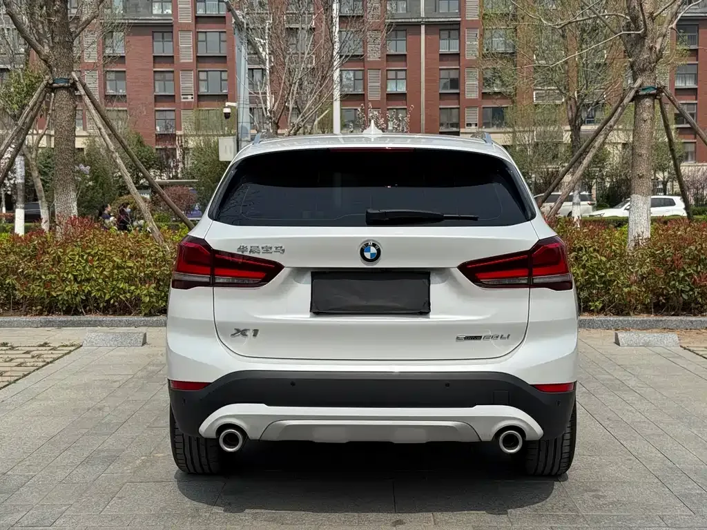 BMW X1 — фото 9